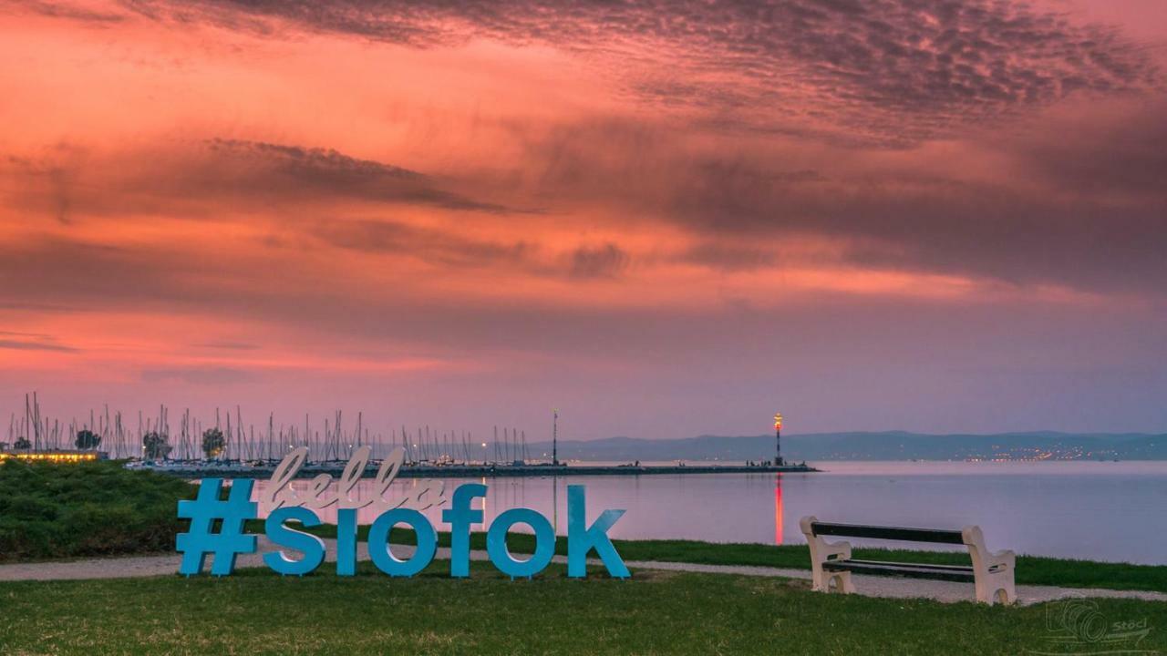 Riviéra Wellness Apartman Siófok Esterno foto