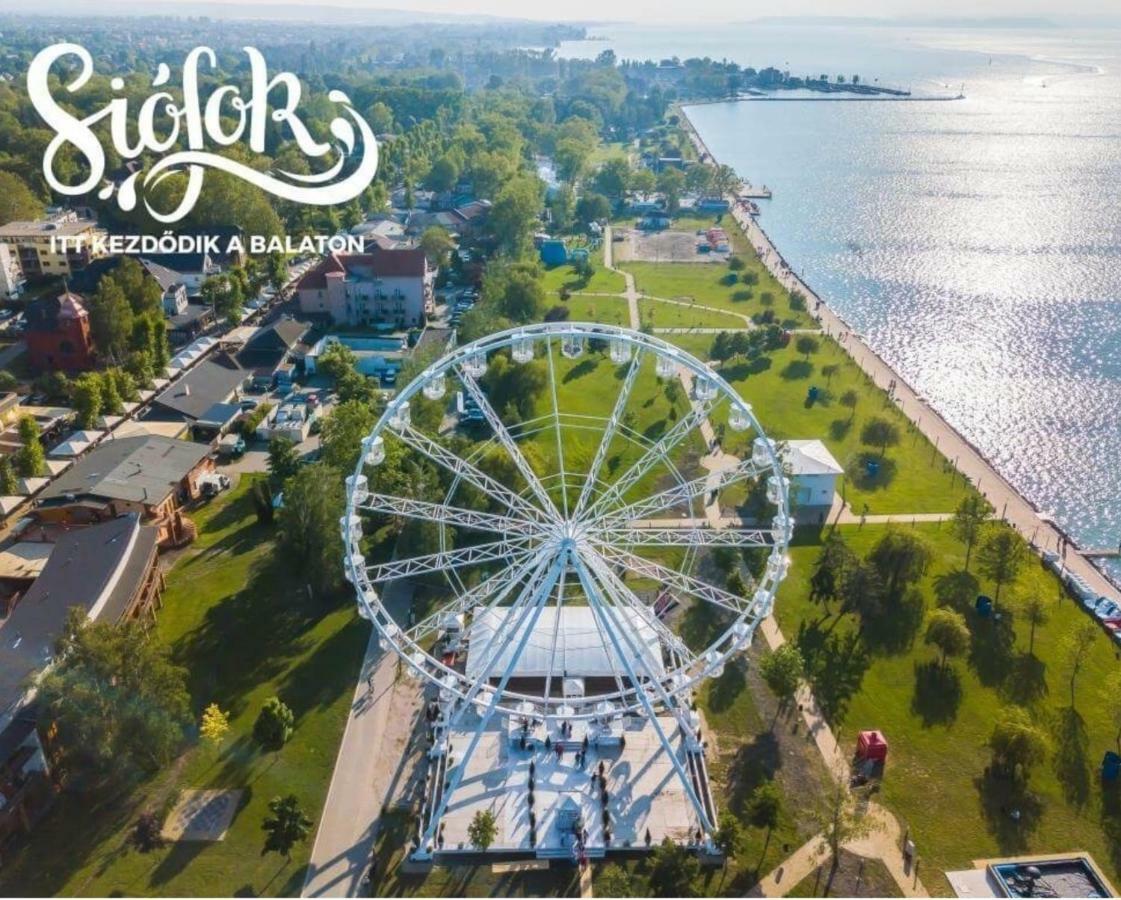Riviéra Wellness Apartman Siófok Esterno foto