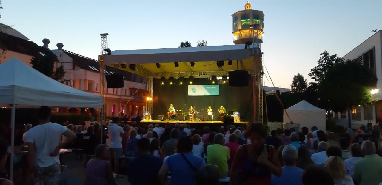 Riviéra Wellness Apartman Siófok Esterno foto