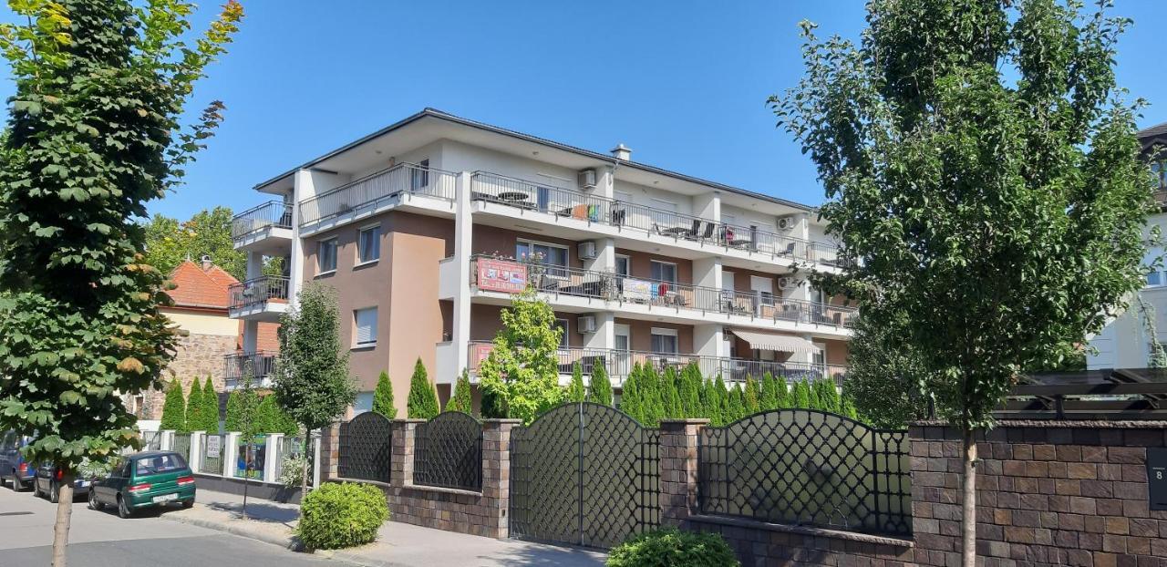 Riviéra Wellness Apartman Siófok Esterno foto